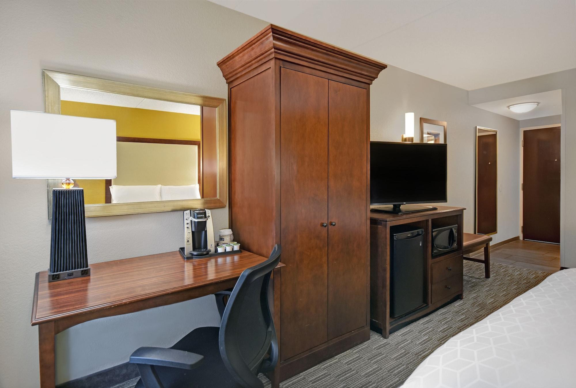 Holiday Inn Express & Suites Cincinnati Riverfront, An Ihg Hotel Covington Exterior foto